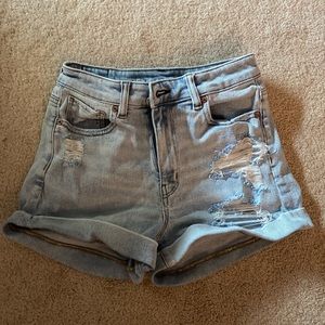 american eagle light wash mom shorts